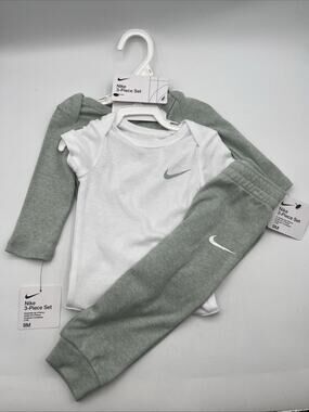 Nike Newborn 3-Piece Bodysuits and Pants Set Green/White long & Short Sleeve NWT